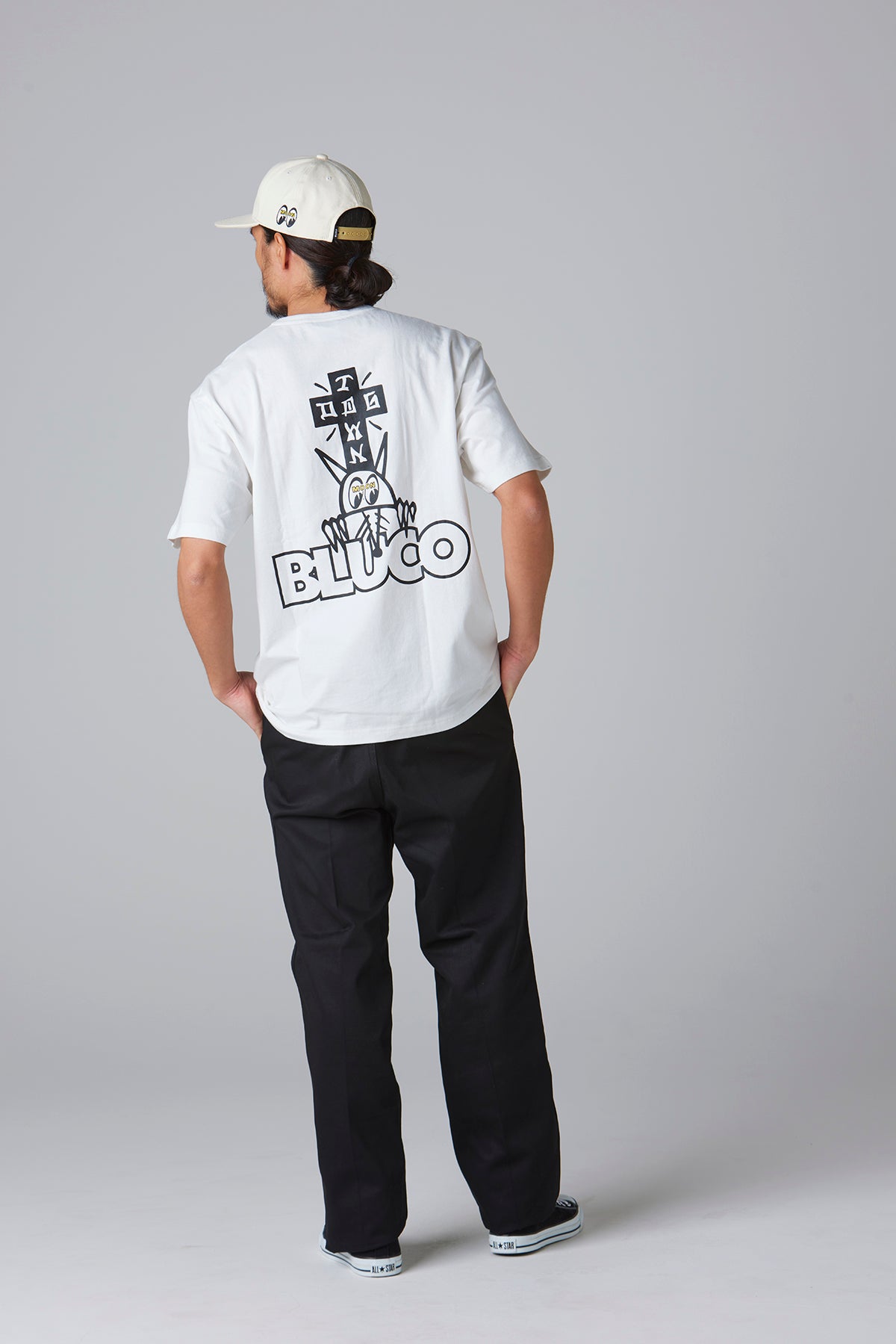 (MOONEYES x DOGTOWN x BLUCO) ポケットTシャツ - Logo-