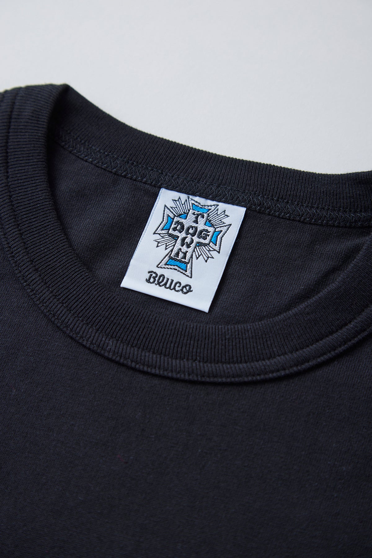 (MOONEYES x DOGTOWN x BLUCO) ポケットTシャツ - Logo-