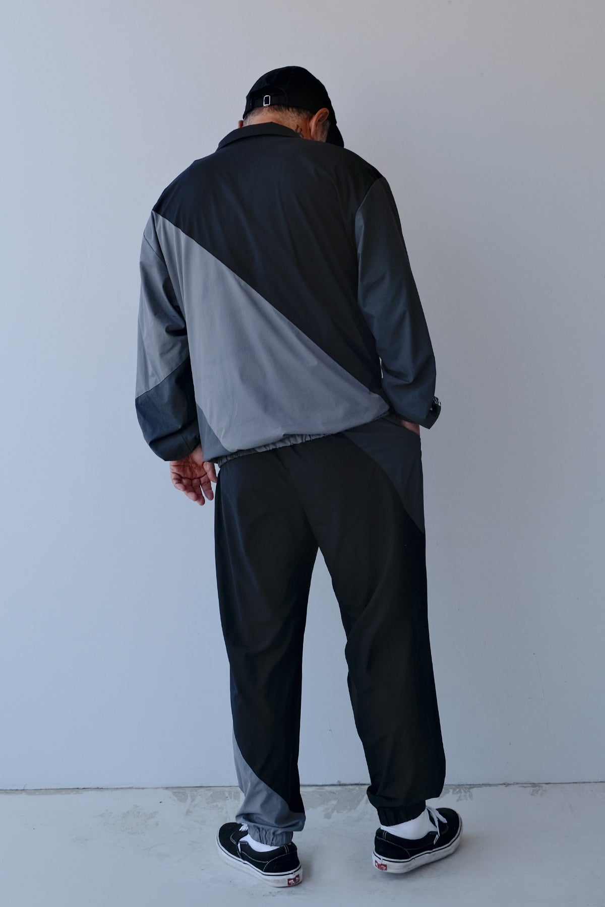 ストレッチトラックジャケット