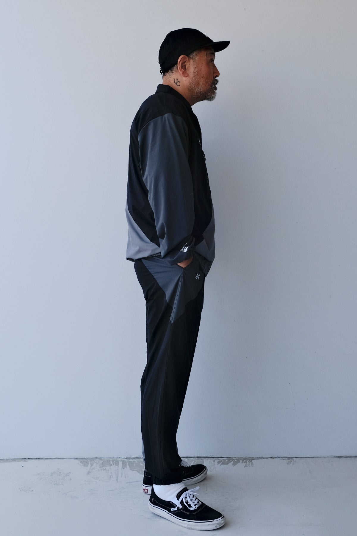 ストレッチトラックジャケット