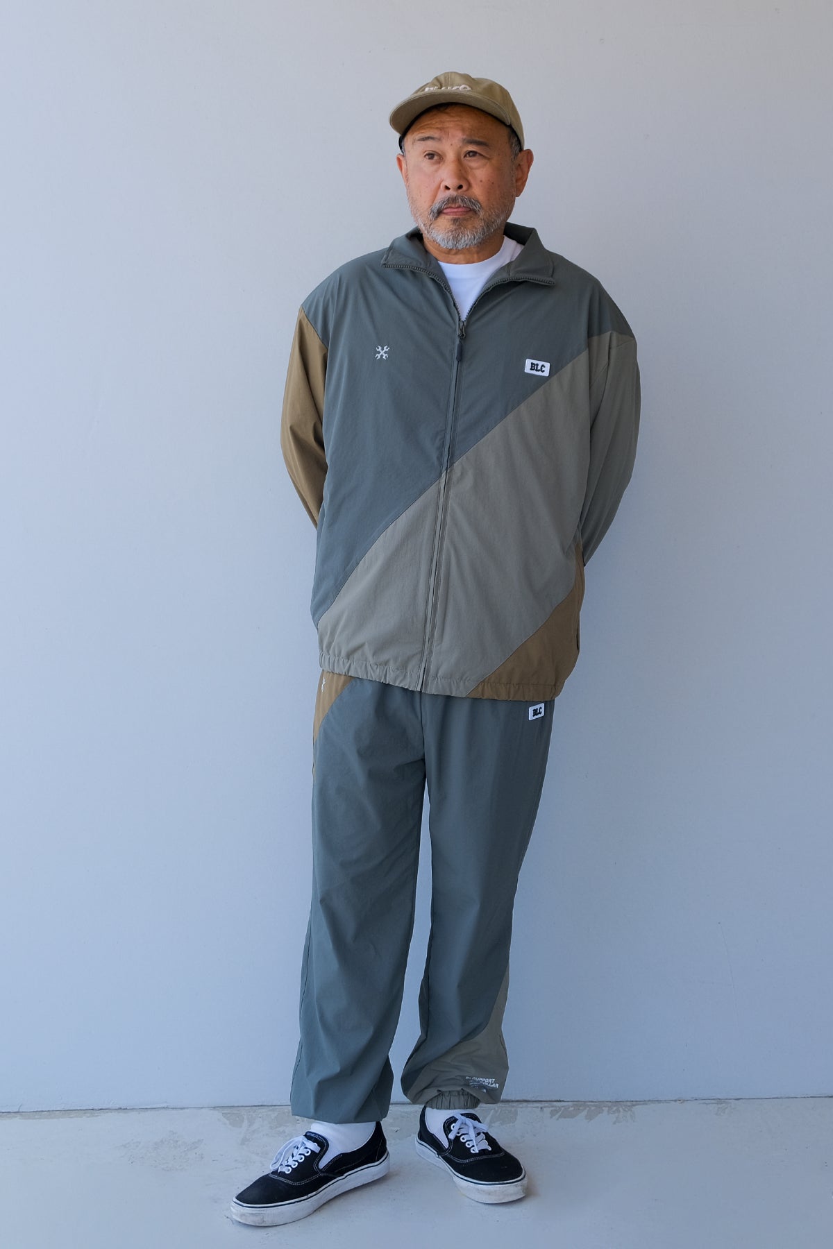 ストレッチトラックジャケット