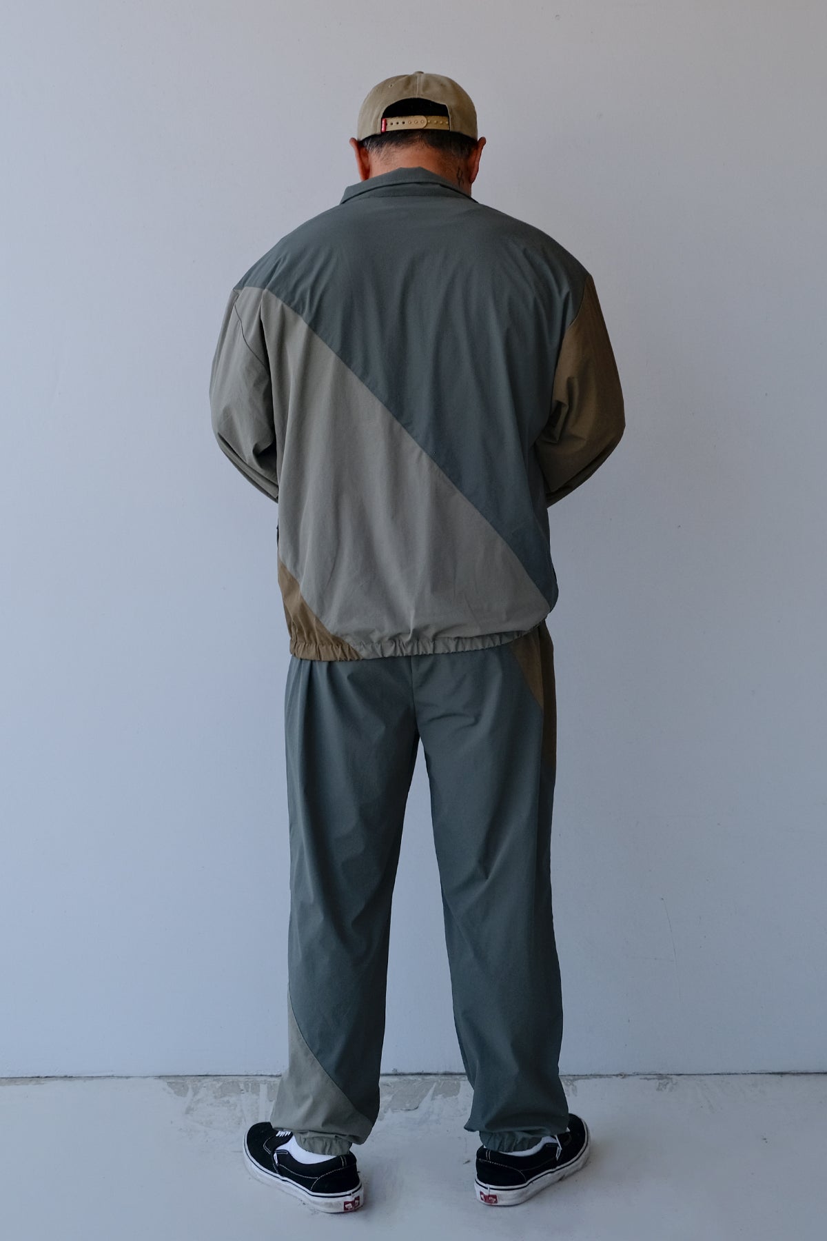 ストレッチトラックジャケット