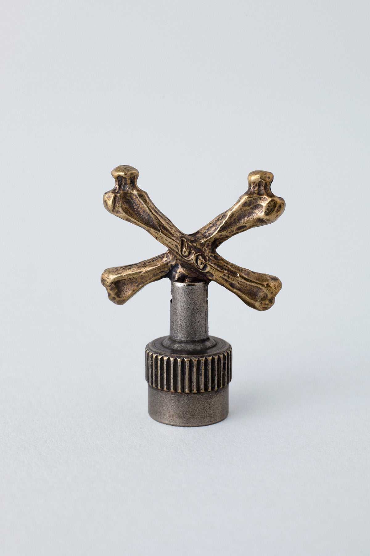 VALVE CAP -cross bone-
