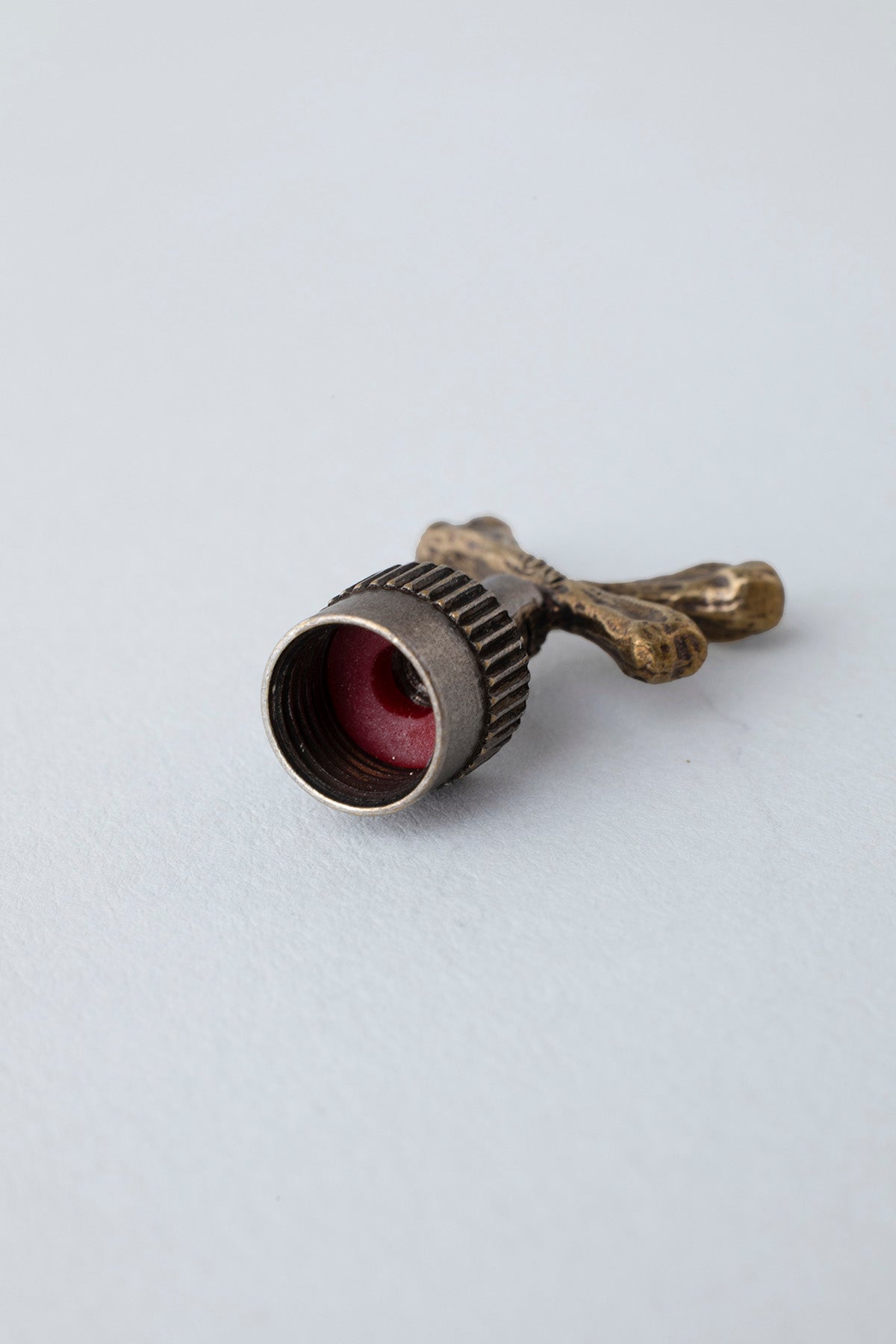 VALVE CAP -cross bone-